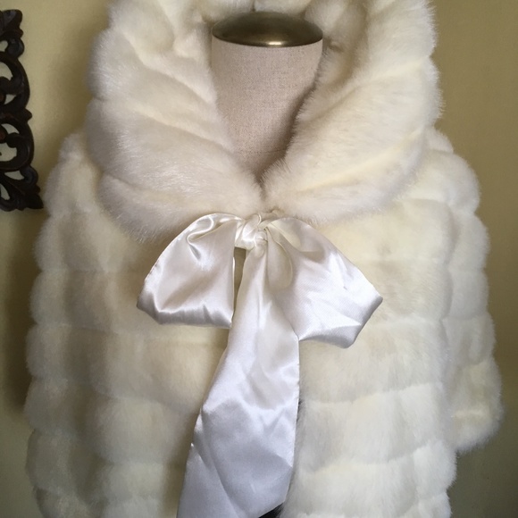 Faux fur cape - Picture 2 of 2